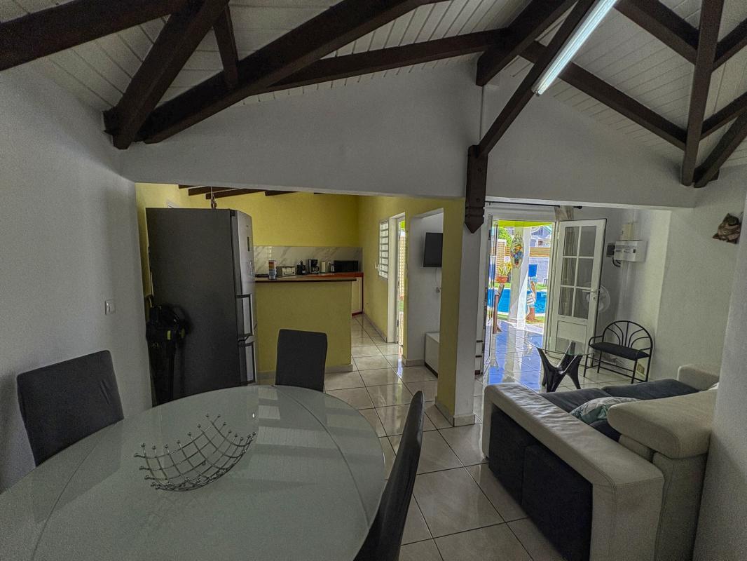 15.Location villa piscine Saint François Guadeloupe_Pièce à vivre
